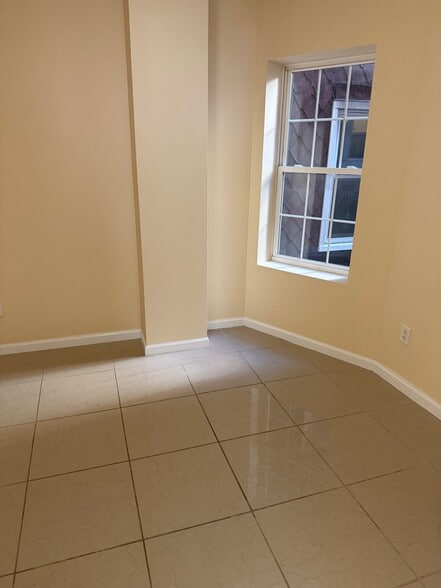 Building Photo - 183 Thorne St