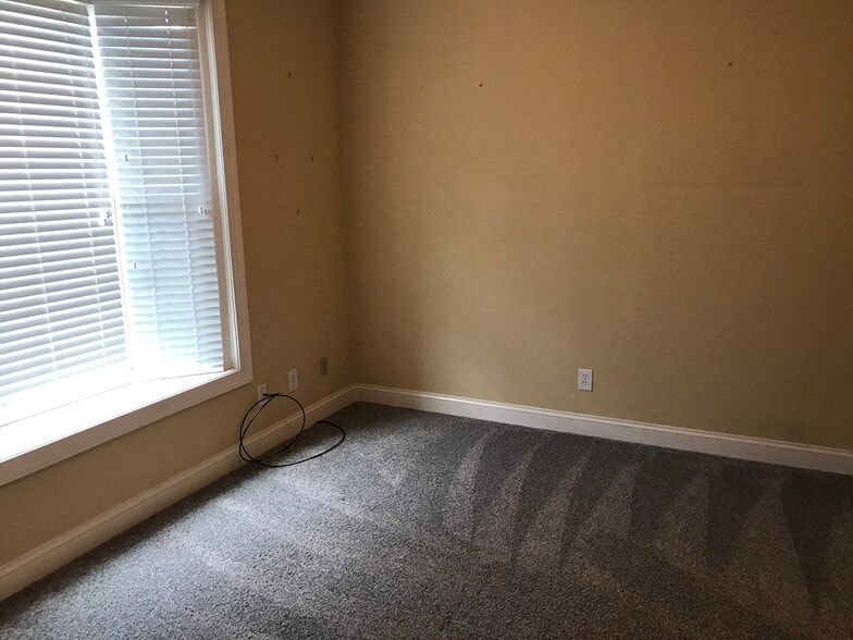 3rd bedroom with bay window3 - 1931 Dante Ln