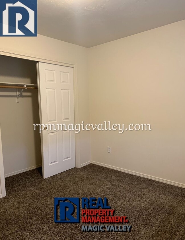 Building Photo - Cute Single-Family Home Available!!