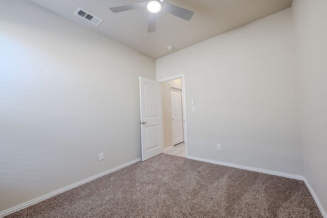 Building Photo - 7 Glass Ranch Rd