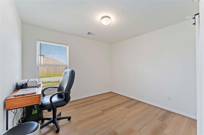 Building Photo - 12803 Pear Orchard Dr
