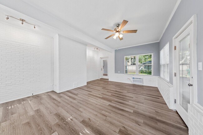 Building Photo - 508 Garden Oaks Cove