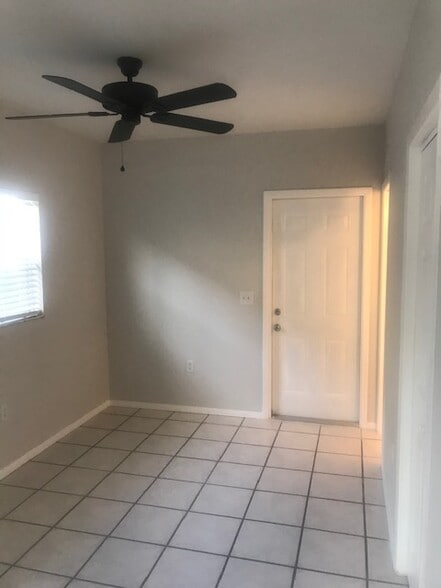 Building Photo - 404 Armada Rd S
