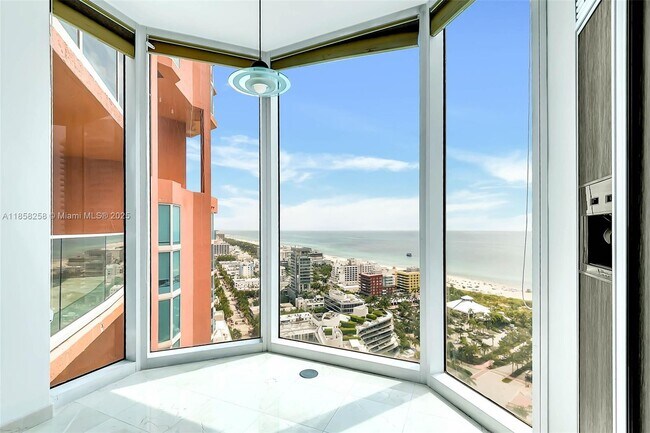 Building Photo - 300 South Pointe Dr