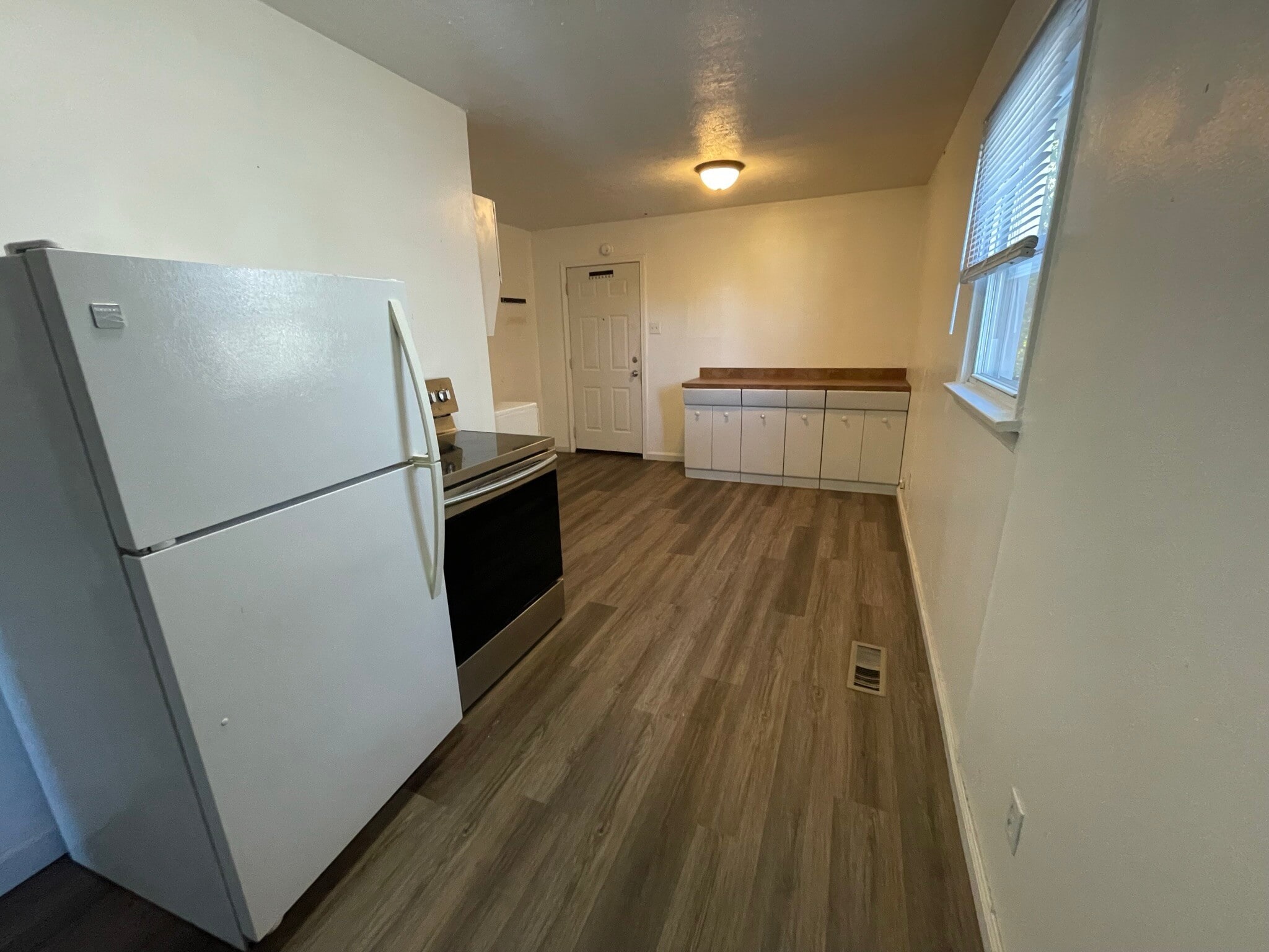 Building Photo - 765 S Main St