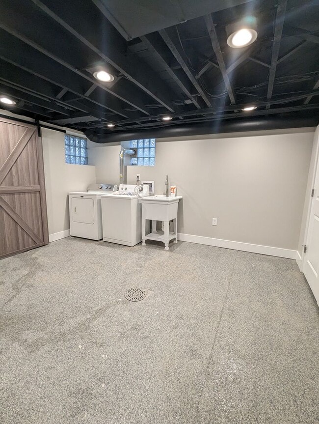 Building Photo - Updated Home in Pleasant Ridge