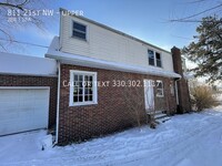 Building Photo - Two bedroom two bathroom second level apar...