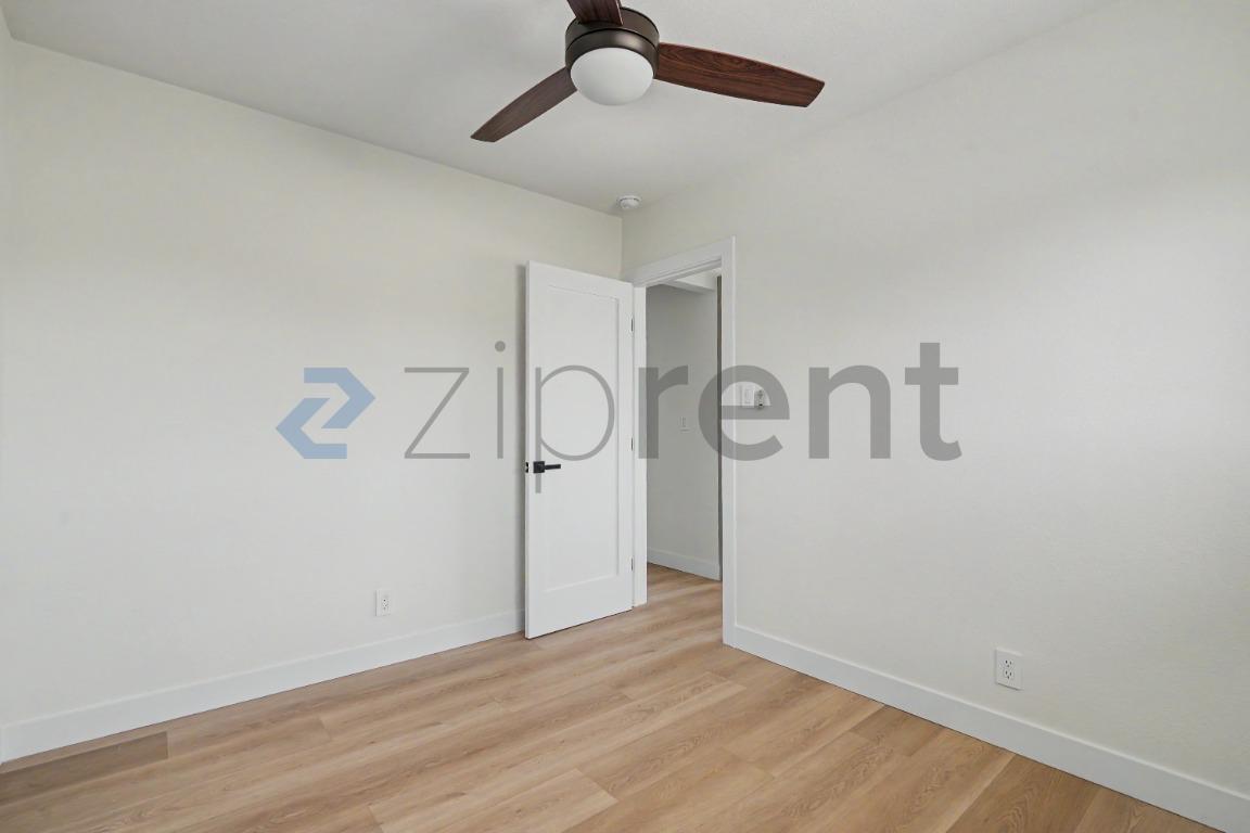 Building Photo - Unit 3
