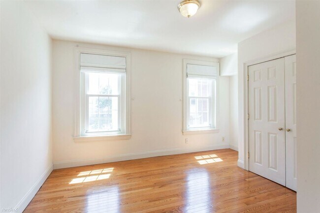 Building Photo - Delightful 5BR 3BA Townhome near Temple Un...
