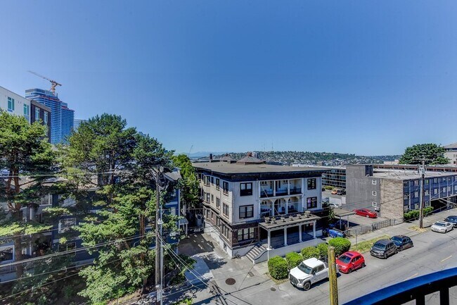 Building Photo - Space Need Views & 2 Parking Spots