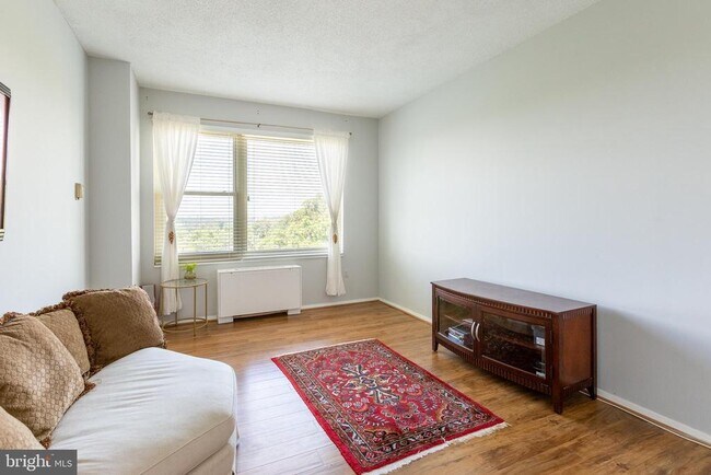 Building Photo - 4401 Roland Ave