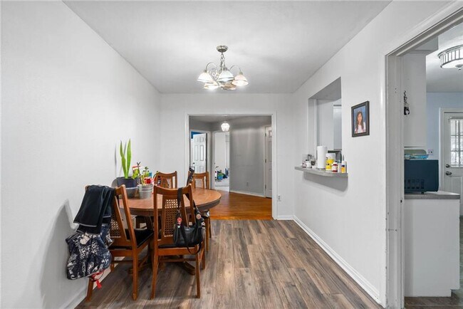 Building Photo - 626 Caddo St