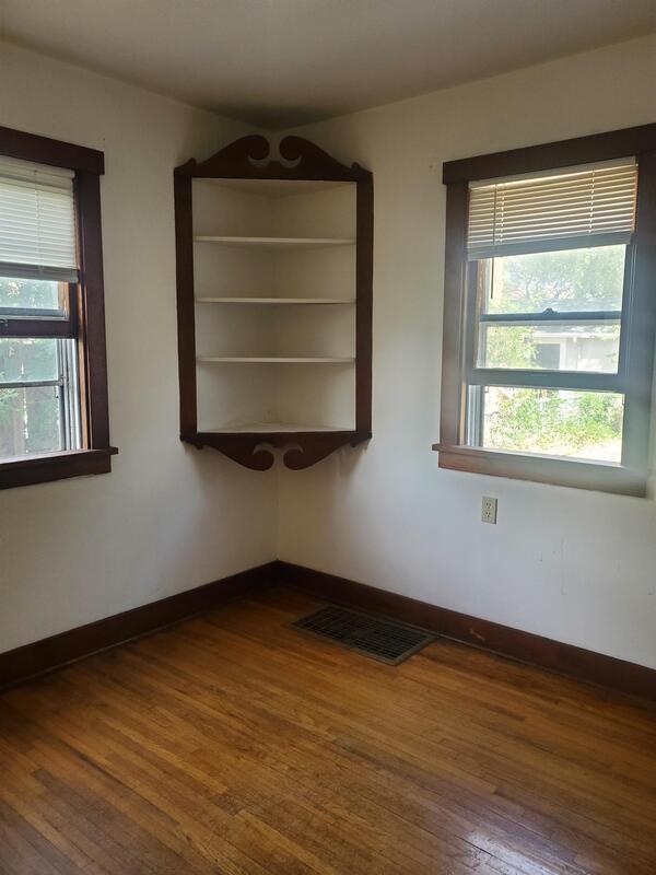 Building Photo - 14 W 16th Ave