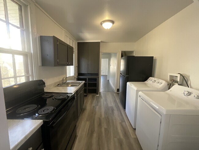 Building Photo - 208 Liberty Ct