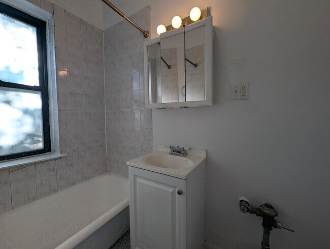 Building Photo - 2706 N Spaulding Ave
