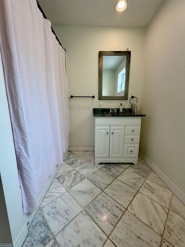 Building Photo - Stunning 3-Bedroom Home in Point Breeze! Available NOW!