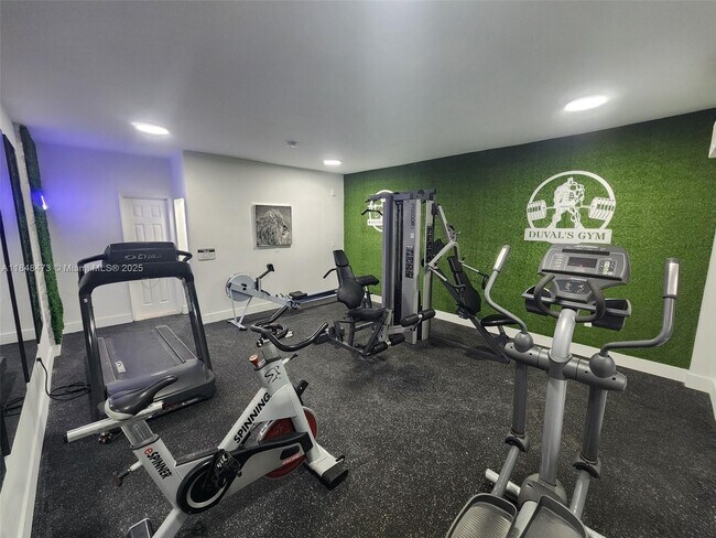 Building Photo - 2101 Normandy Dr