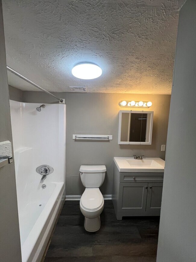 Building Photo - BG1302