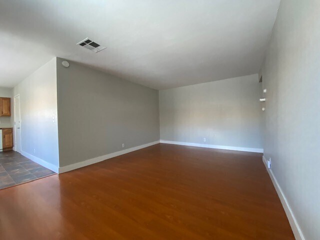 Building Photo - Charming 2-bedroom, 1-bath, 800 sq. ft. du...