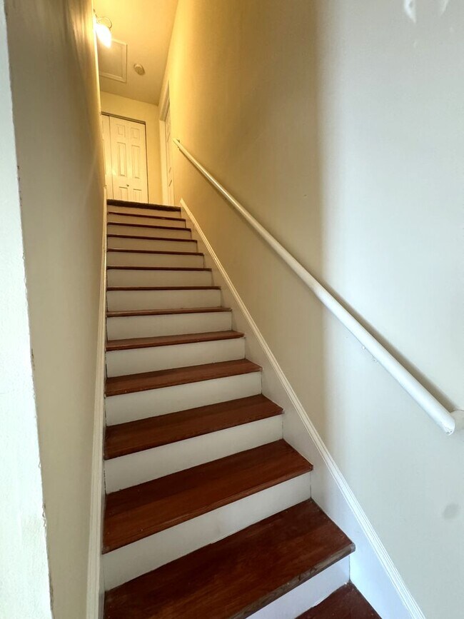 Building Photo - 4br House near Campus, Stadium, Downtown! - FALL 2026 Pre-Lease