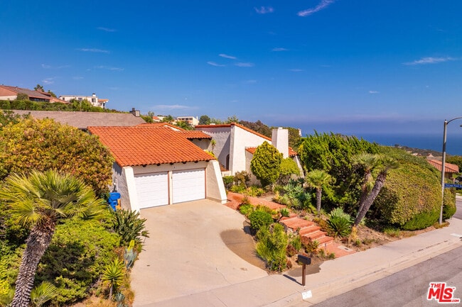 Building Photo - 3636 Malibu Country Dr