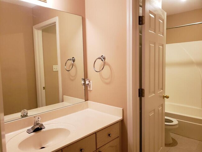 Building Photo - 1088 Sunstar Dr