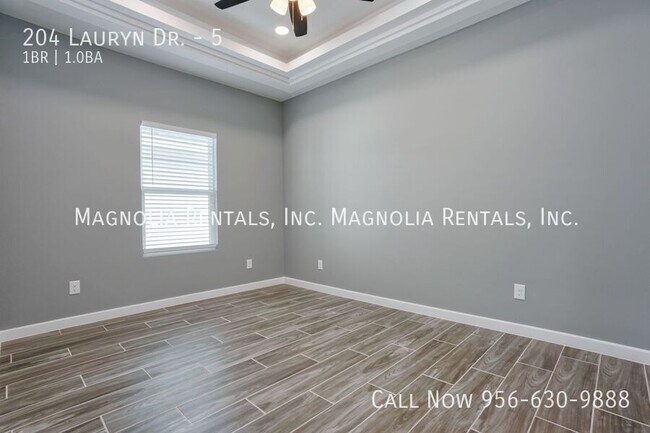 Building Photo - 204 Lauryn Dr