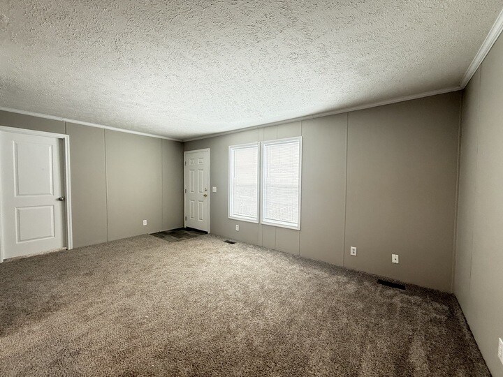 Building Photo - 10610 State Rte 762