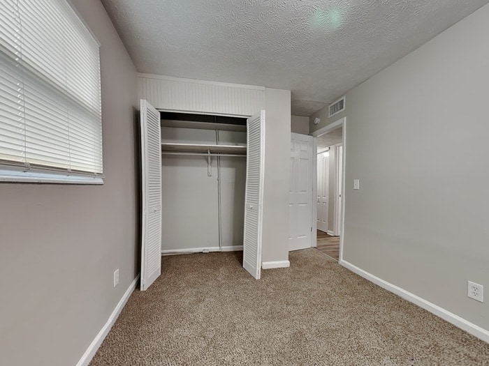 Building Photo - 2318 Burpee Dr W