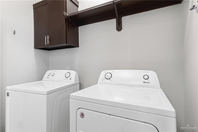 Building Photo - 14 Lancelot