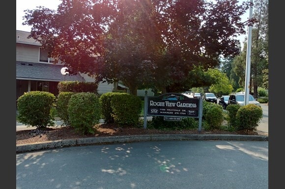 Building Photo - 1100 Fruitdale Dr