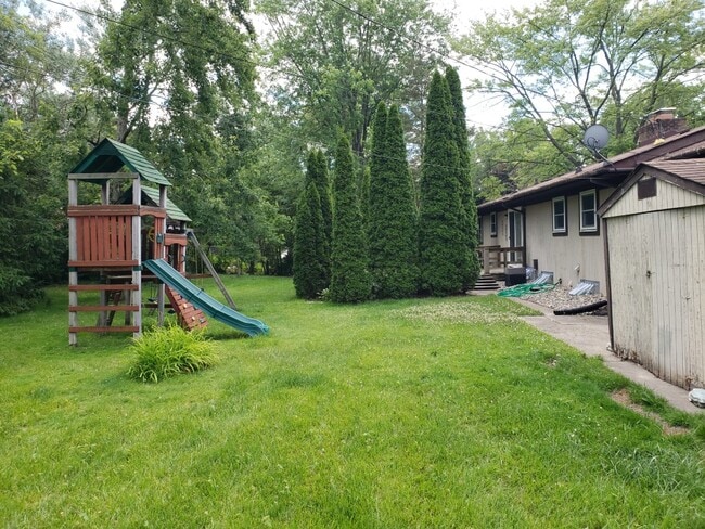 Building Photo - 24694 Creekside Dr