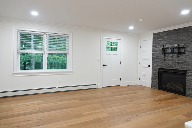 Building Photo - 4 Mill Pond LN