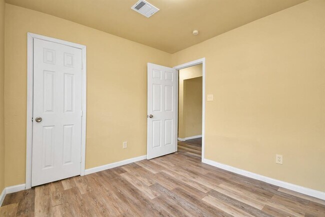 Building Photo - 5714 Doulton Dr