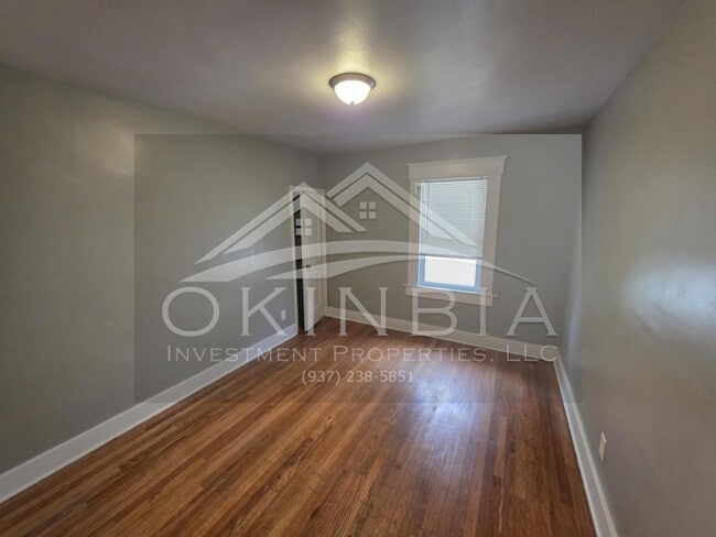 Building Photo - 216 Knecht Dr