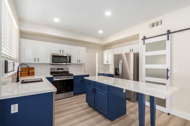 Building Photo - 1630 S Lemon