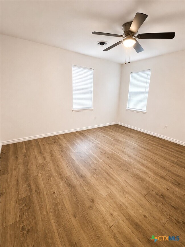 Building Photo - 807 Sandy Ct