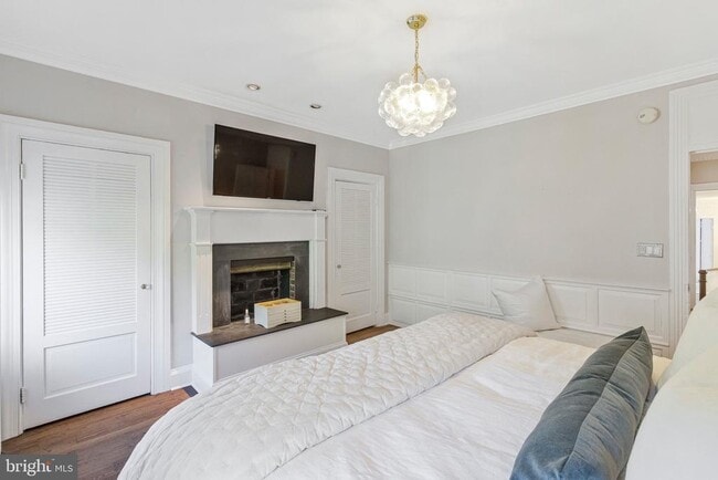 Building Photo - 611 G St SE