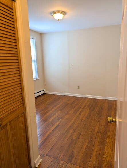 Building Photo - 138 Chestnut St