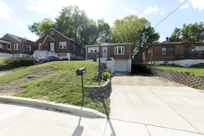 Building Photo - 1275 N Florissant Rd