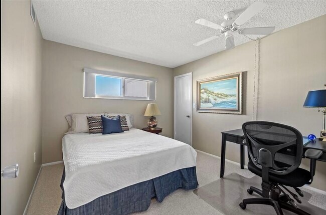 Building Photo - 4750 Cove Cir