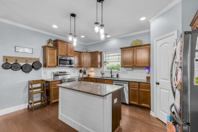 Building Photo - Spacious 4 Bedroom Home in Auburn