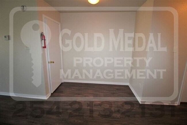 Building Photo - Charming Cove Living on Ave E! 401 W Ave E, Unit C