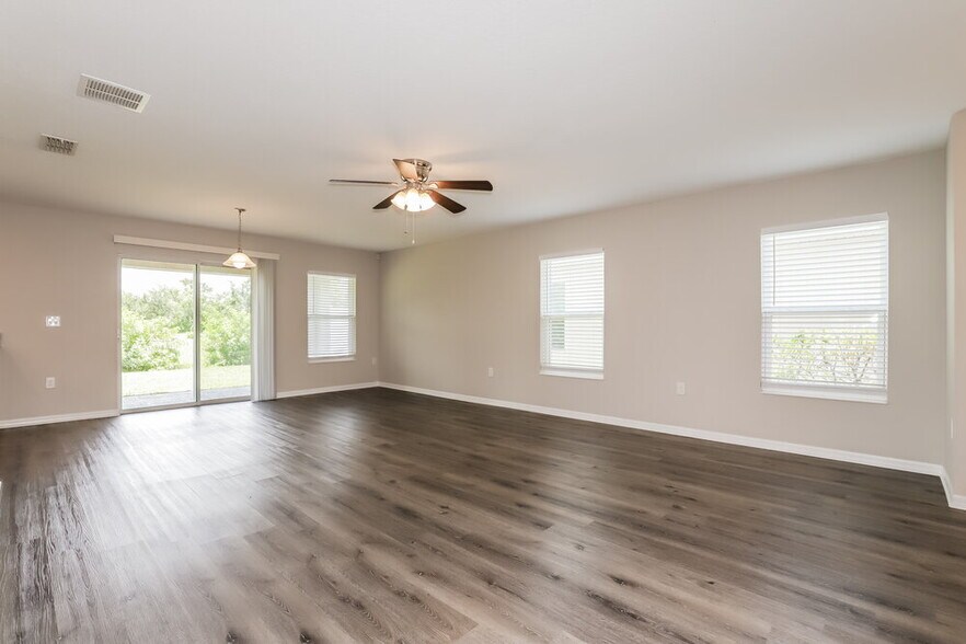 Building Photo - 10716 Southern Forest Dr