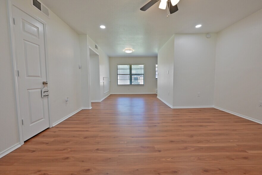 Wynnewood Gardens 2311 Anzio Dr Dallas TX 75224 Apartment Finder