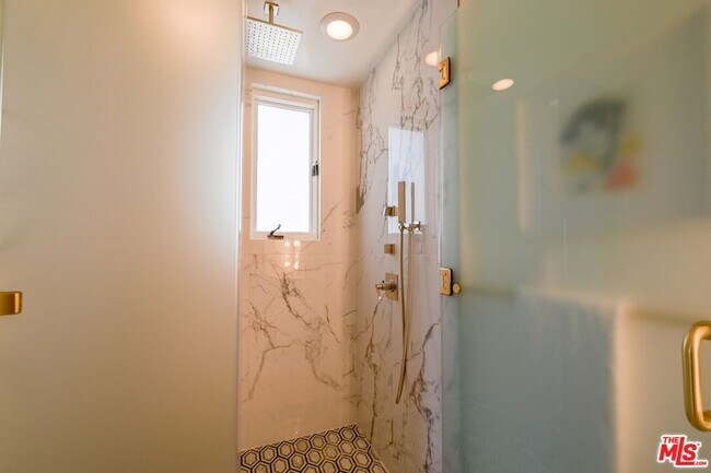 Building Photo - 1424 N Crescent Heights Blvd