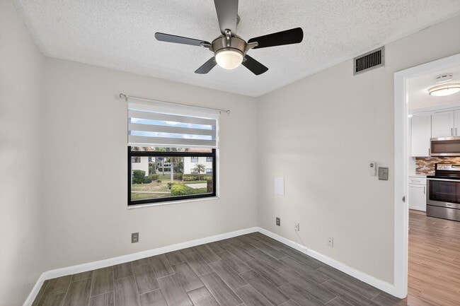 Building Photo - 7142 Golf Colony Ct