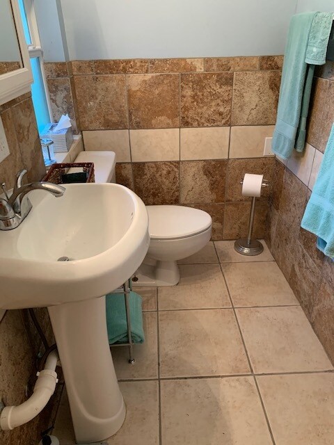 Building Photo - 2441 SW Warwick St