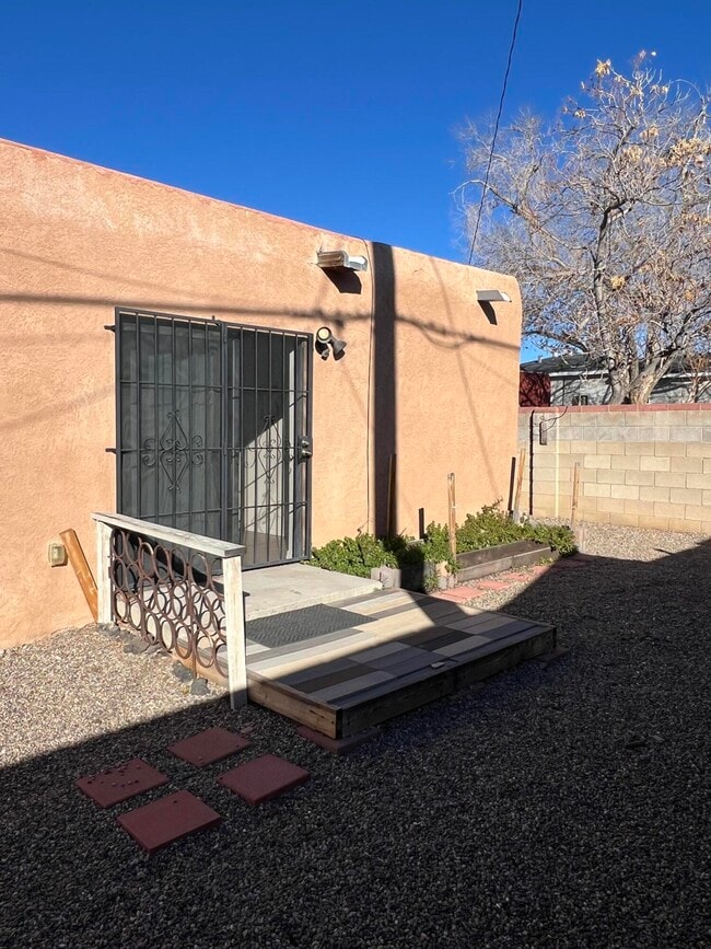 Building Photo - 8902 Aztec Rd NE