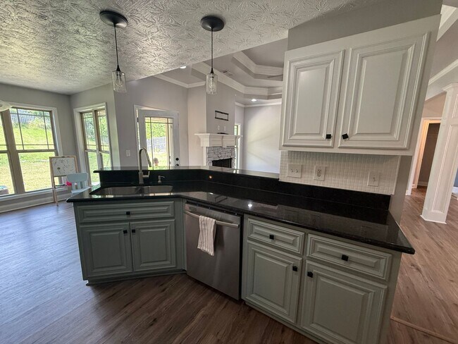 Building Photo - 3/2 1-level Phenix City home